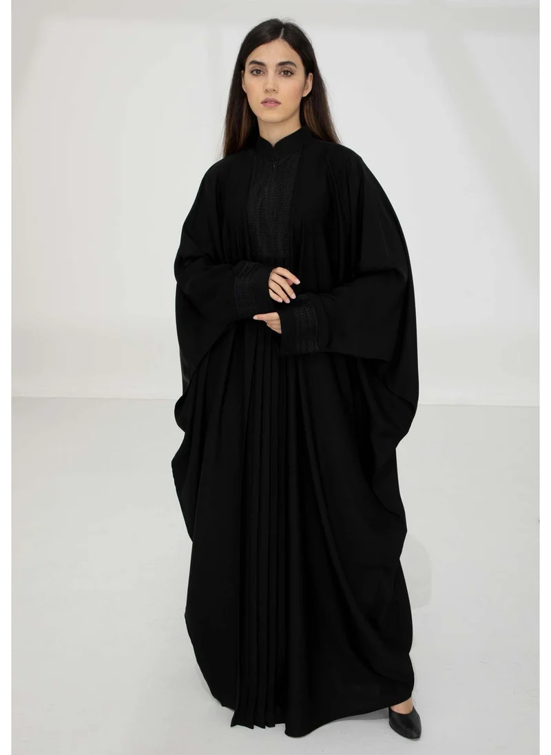 أم سكوير فاشن Elegant Black Nida Bisht with Lace Detailing