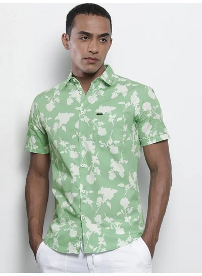 The Indian Garage Co Men Slim Fit Floral Printed Half Sleeves Spread Collar Resort Wear Shirt