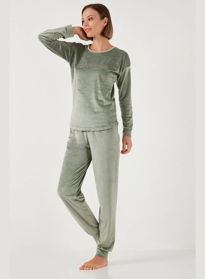 ليلا طقم بيجامة نسائي من فيلفيت ناعم بياقة دائرية وقصة قياسية من ليلا