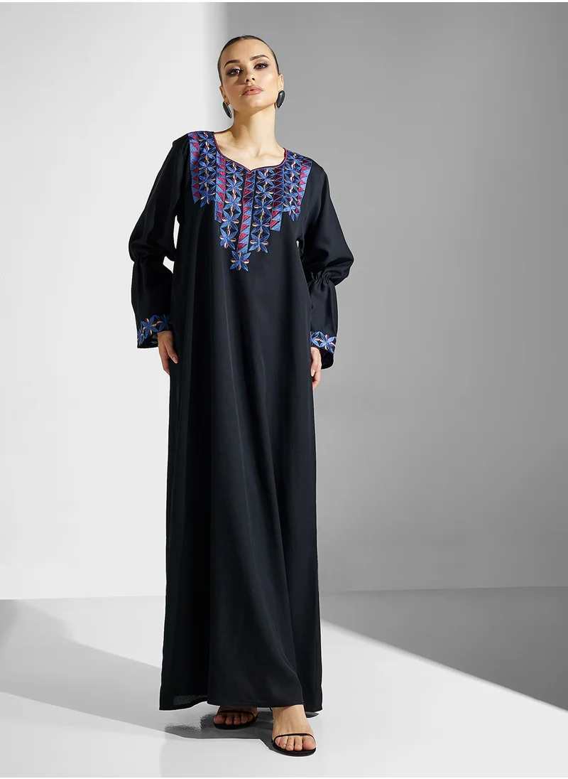 هيا كلوزيت Embroidered Jalabiya with Belt