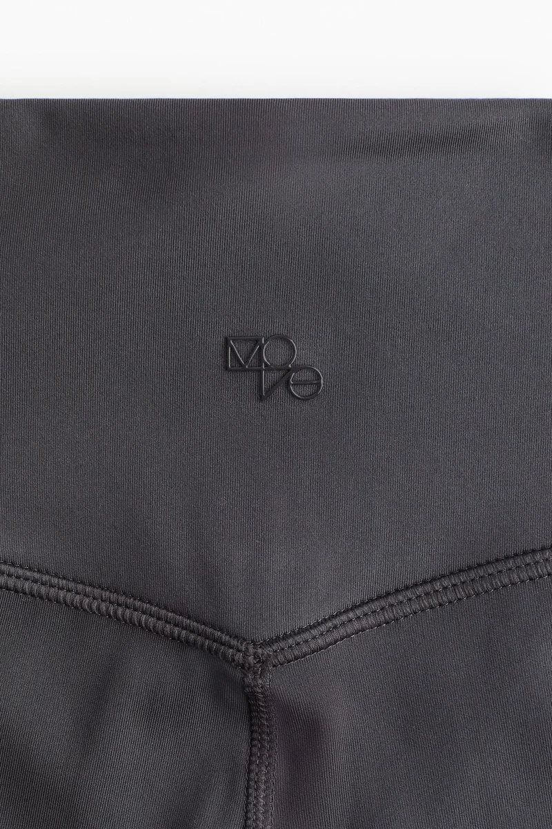 اتش اند ام Drymoveâ„¢ Pocket-Detail Sports Hotpants