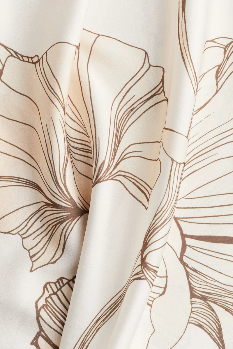 اتش اند ام فستان بنمط قفطان من الساتان