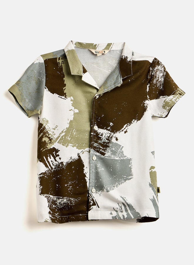 Stylo Bug Boys Green Brushstroke Print Shirt And Shorts Set - Image 2
