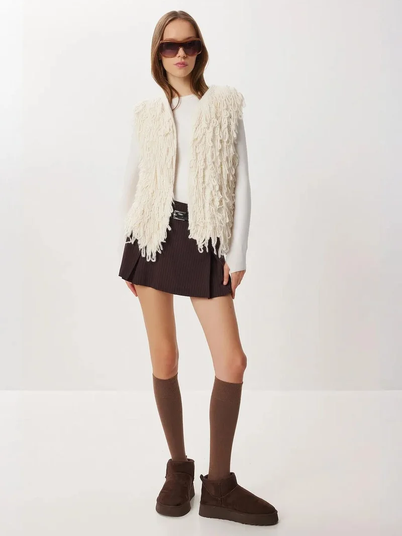 Lovely Istanbul ISTANBUL Sleeveless V-Neck Knitwear Waistcoat with Tassel Detail