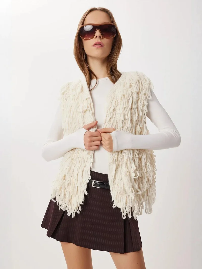 Lovely Istanbul ISTANBUL Sleeveless V-Neck Knitwear Waistcoat with Tassel Detail