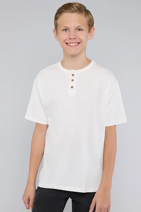 R&B Textured T-Shirt with Henley Neck and Short Sleeves
