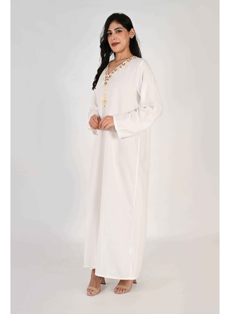 لـيـنـيـل جلابية نسائية من لينيل - قاعدة بيضاء بياقة على شكل حرف V وتفاصيل مطرزة - Image 4