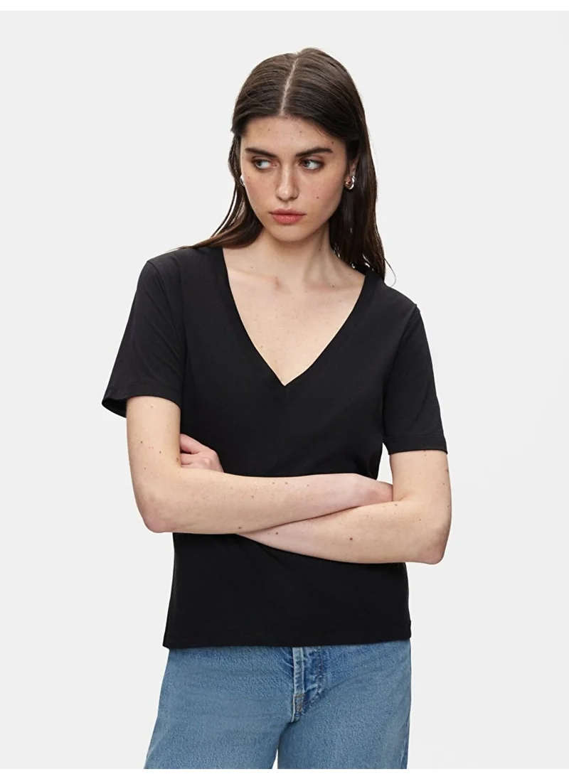 ال تي بي Black T-Shirt