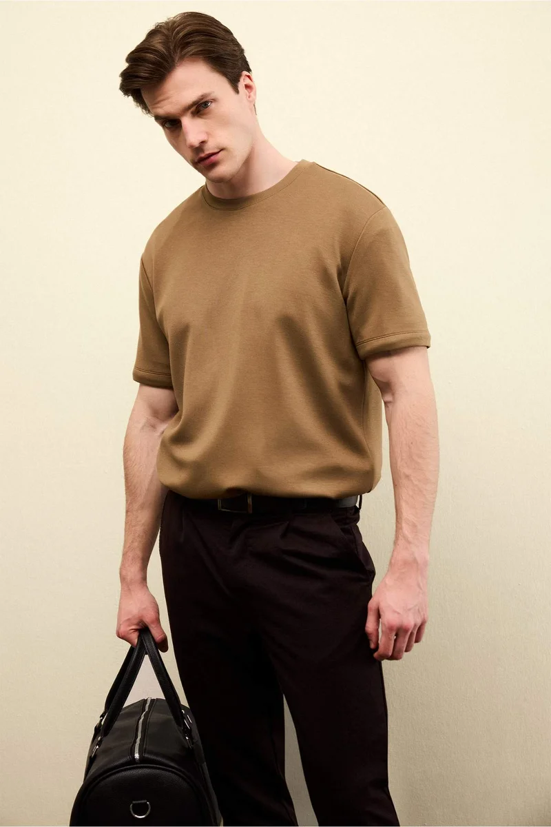ديفاكتو Regular Fit Crew Neck Short Sleeve T-Shirt