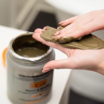 guam GUAM Seaweed Mud Anti Cellulite Cream for Sensitive Skin with Vitamins Crowberry 500ml Thighs Buttocks Leg Fragile Capillaries Treatment Skin Tightening Cream Body Firming Draining Action - Image 4
