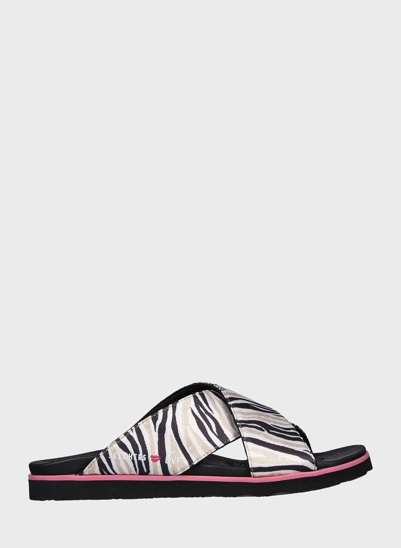 SKECHERS Moon Keepers