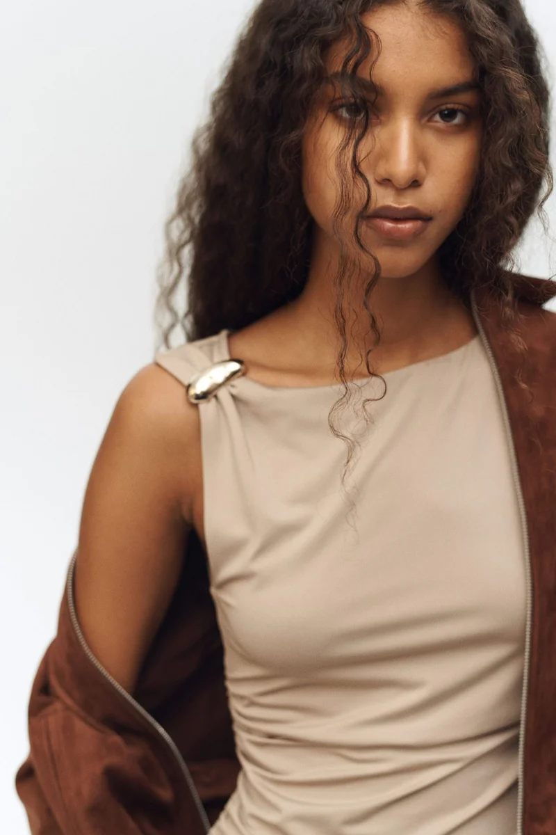 اتش اند ام بلوزة منسدلة