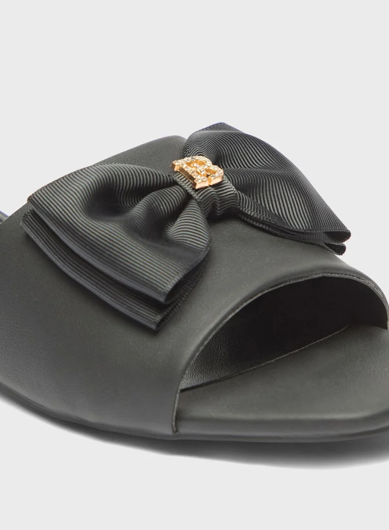 شو اكسبرس One Strap Flat Sandals