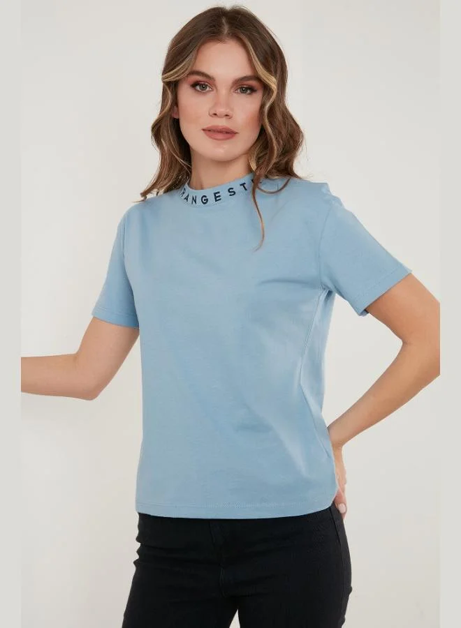 ليلا تيشيرت نسائي أساسي محبوك بياقة دائرية وطبعة ليلى