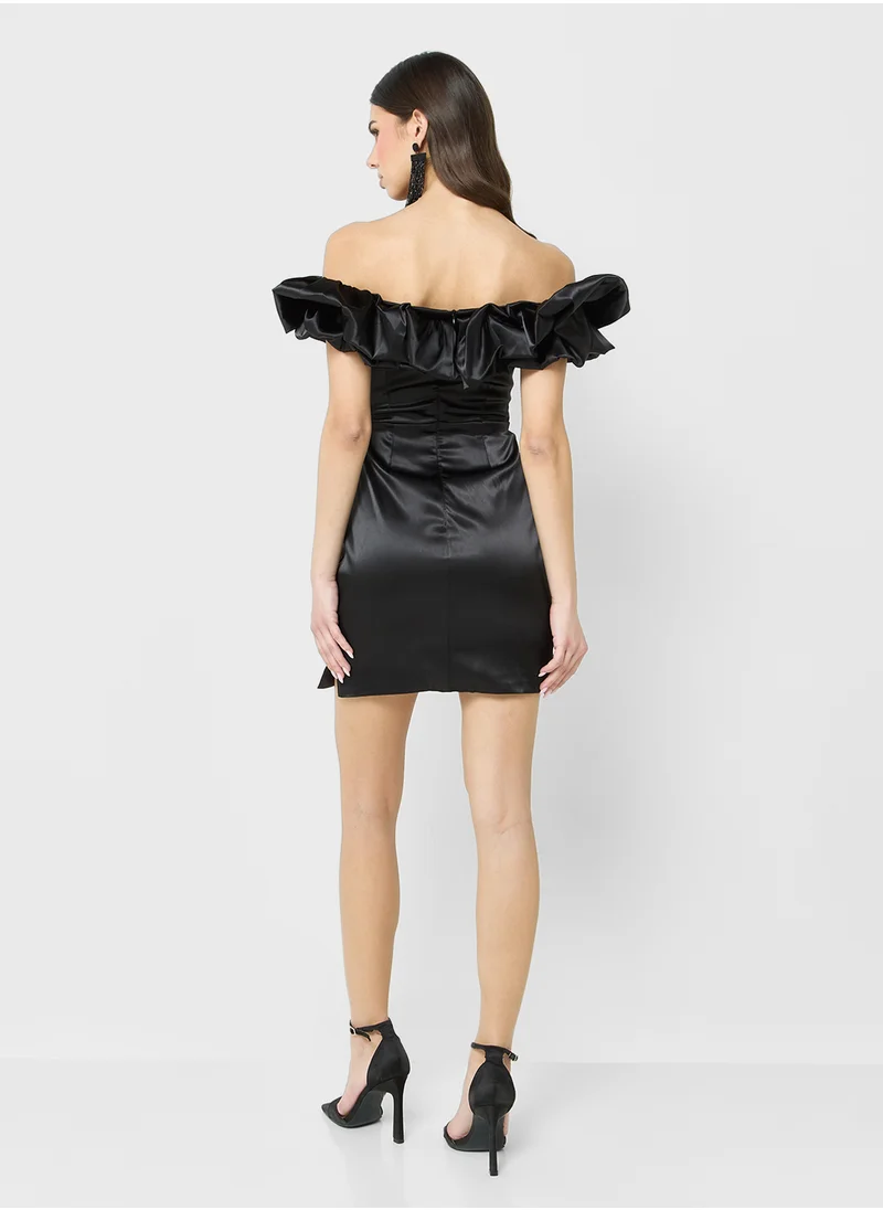 جينجر Off Shoulder Ruffle Detail Dress