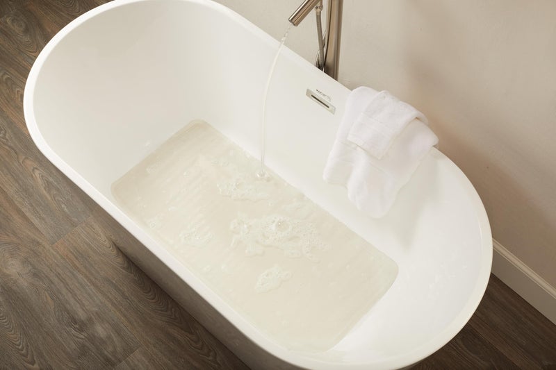 Rubbermaid حصيرة حمام ومغسلة مطاطية من Rubbermaid Commercial Products، 36 بوصة × 18 بوصة، أبيض، طويل جدًا، قابل للغسل في الغسالة، حصيرة حمام غير قابلة للانزلاق Safti-Grip مع أكواب شفط للاستخدام في المنزل/الفندق/الدش/حوض الاستحمام - Image 2