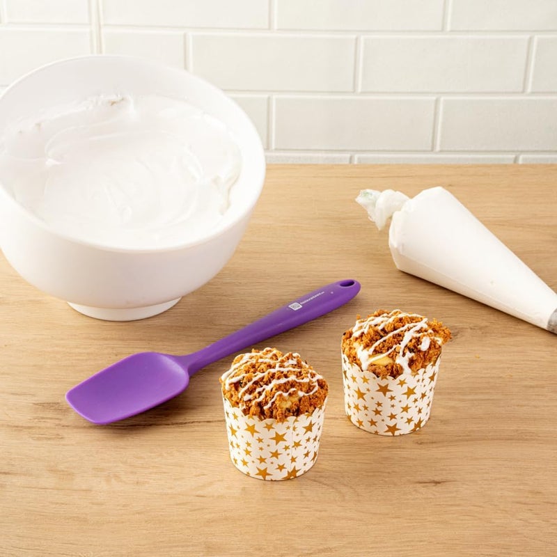 Restaurantware Panificio 45 Ounce Baking Cups 50 Disposable Paper Baking Cups  Greaseproof OvenReady White Paper Muffin Liners Microwavable Gold Star Print - Image 4