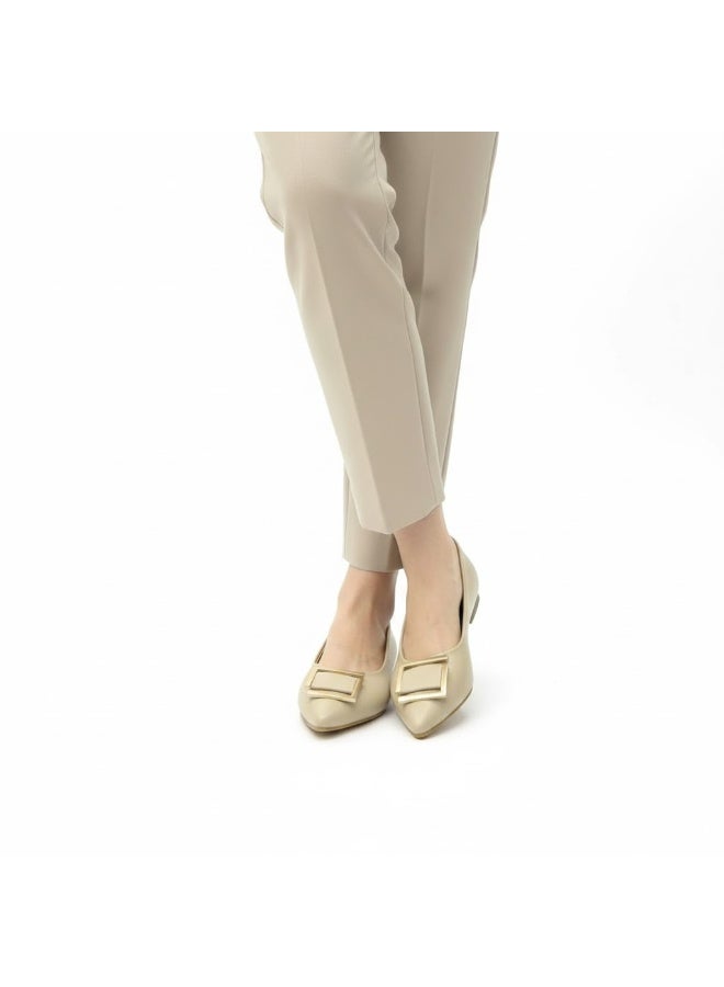 Elegant ballerina flats with luxurious metallic details - featuring a comfortable and stylish sole - Image 1