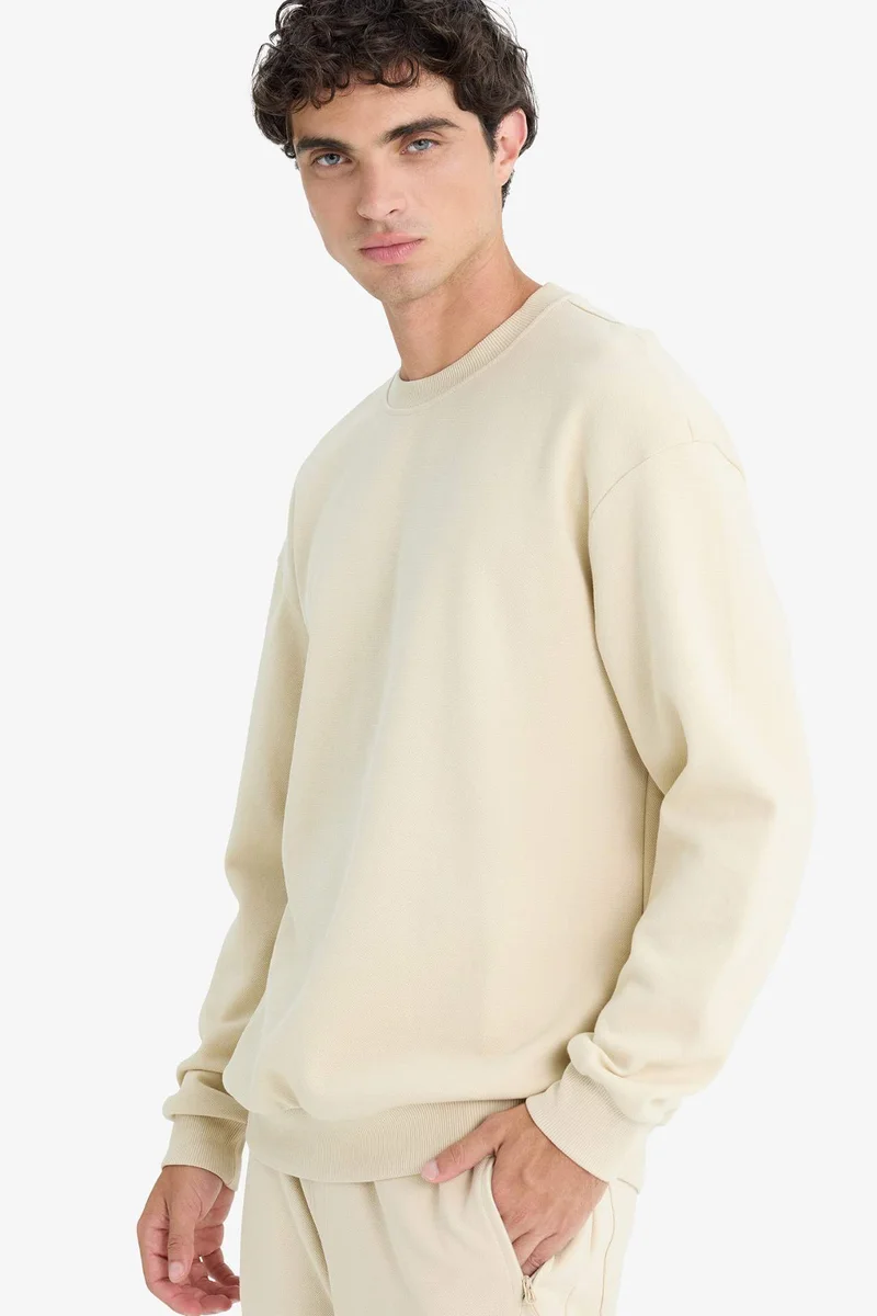 ديفاكتو Boxy Fit Long Sleeve Sweatshirt