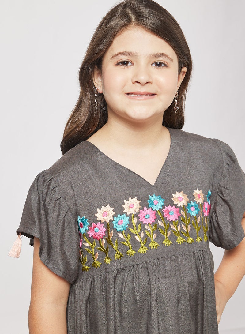 HANA & SARA Kids Embroidered Detail Jalabiya  - Image 3