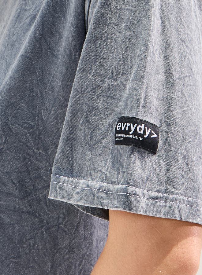 Styli Oversized Acid Wash T-Shirt With Badge Detail - Image 3