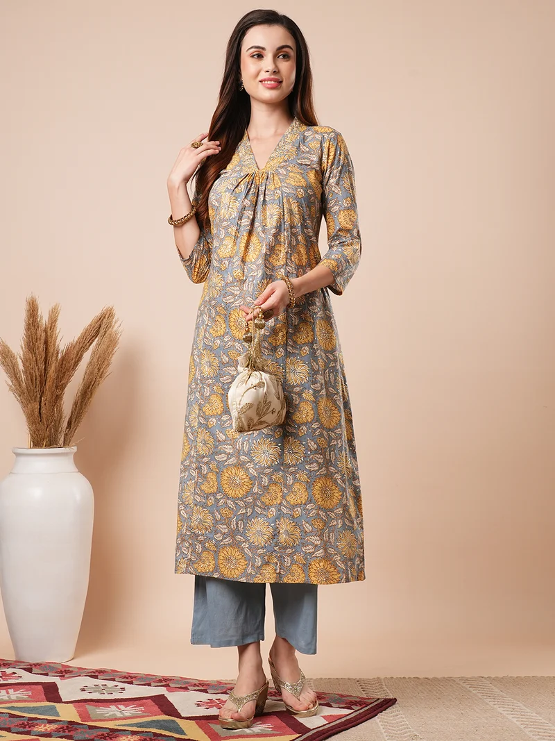 globus Globus Women Floral Printed A-Line Pure Cotton Kurta With Trousers Workwear Set