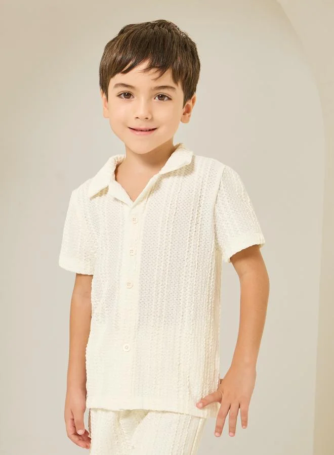 ستايلي قميص بارز الملمس بأكمام قصيرة