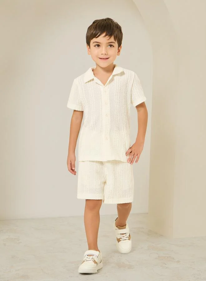 ستايلي قميص بارز الملمس بأكمام قصيرة