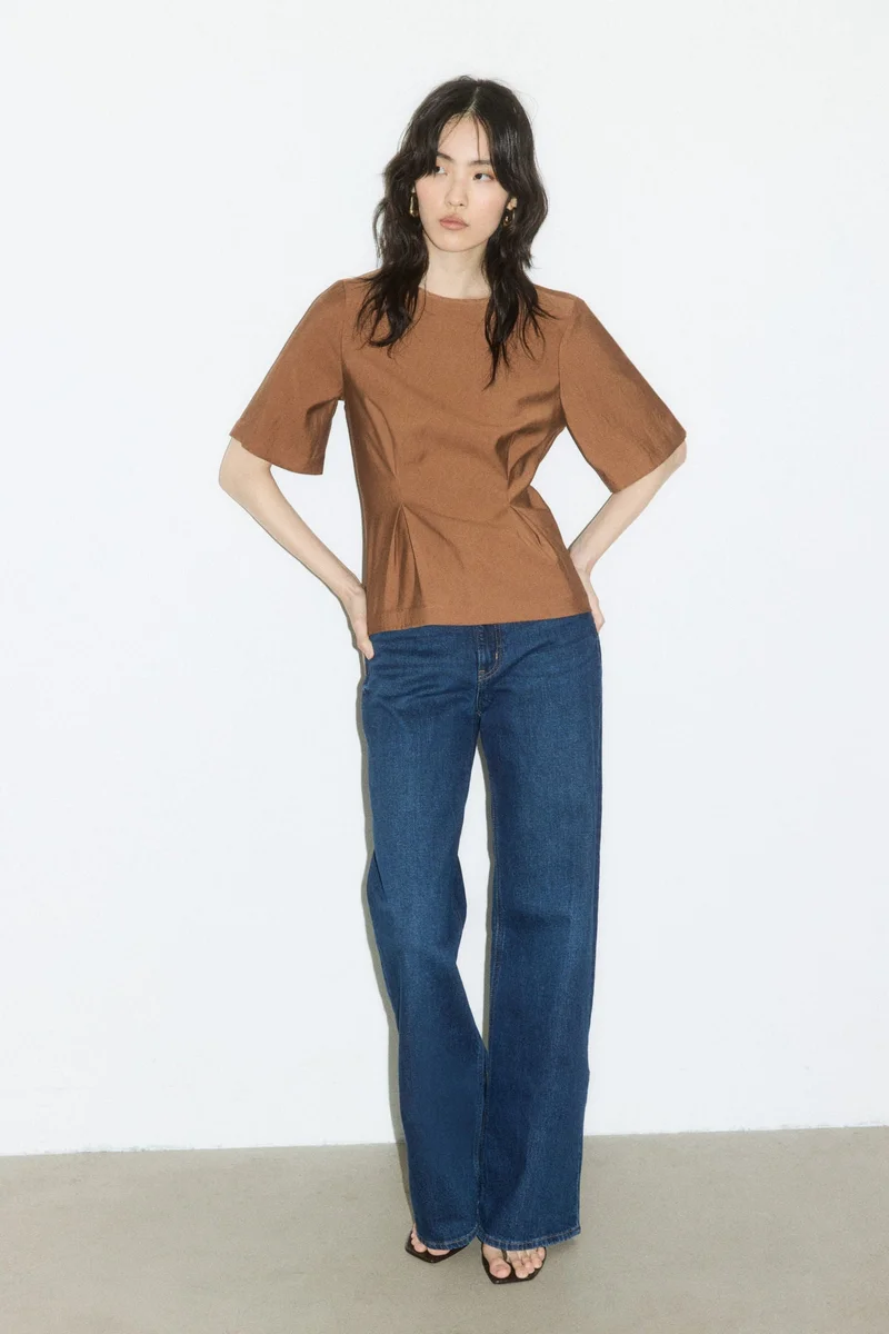 اتش اند ام بلوزة بخصر ضيق