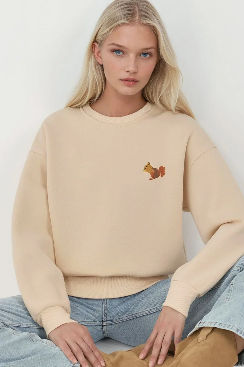 Hiccup Comfort Animal Pattern Embroidered Raised Crew Neck Sweatshirt
