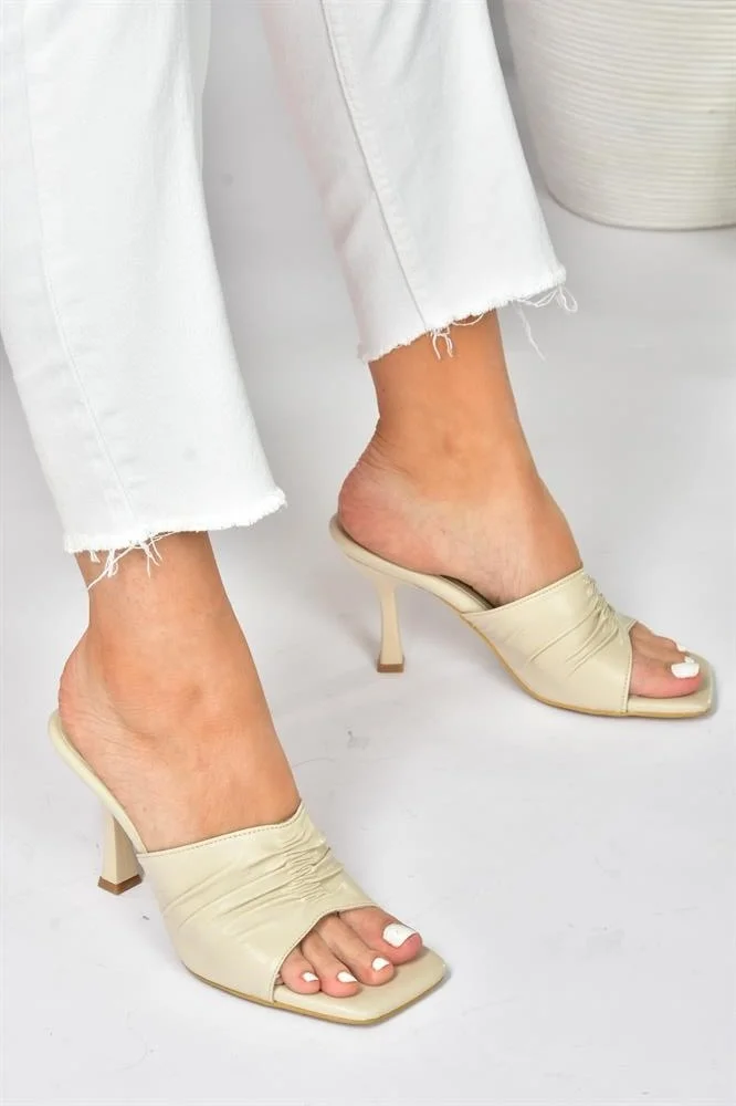فوكس شوز Beige Thick Heeled Women's Slippers P590233809
