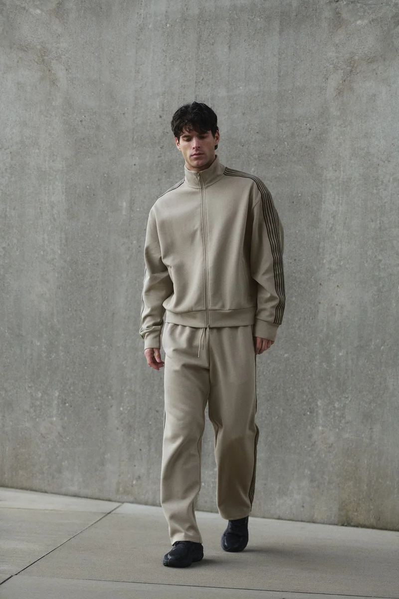 اتش اند ام بنطلون رياضي واسع بتقنية دراي موف