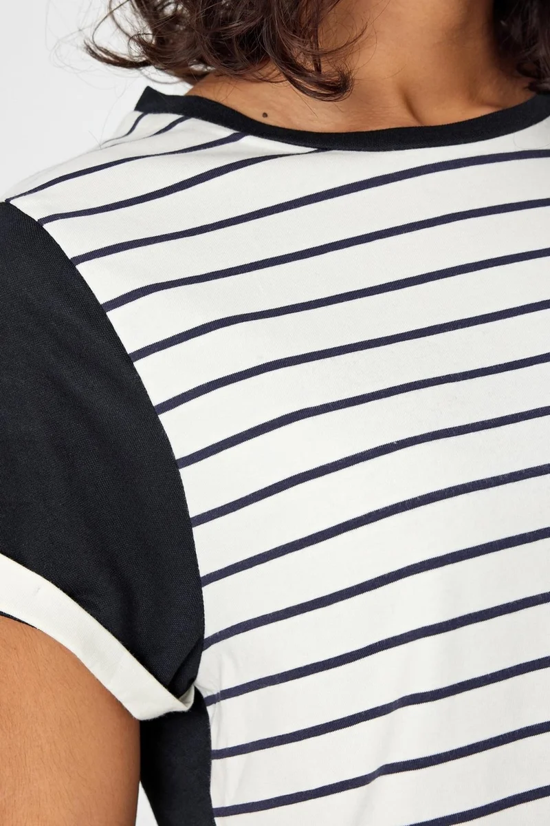 الكسندر جاردي Striped Navy Blue Crop T-Shirt (B21-326 00)