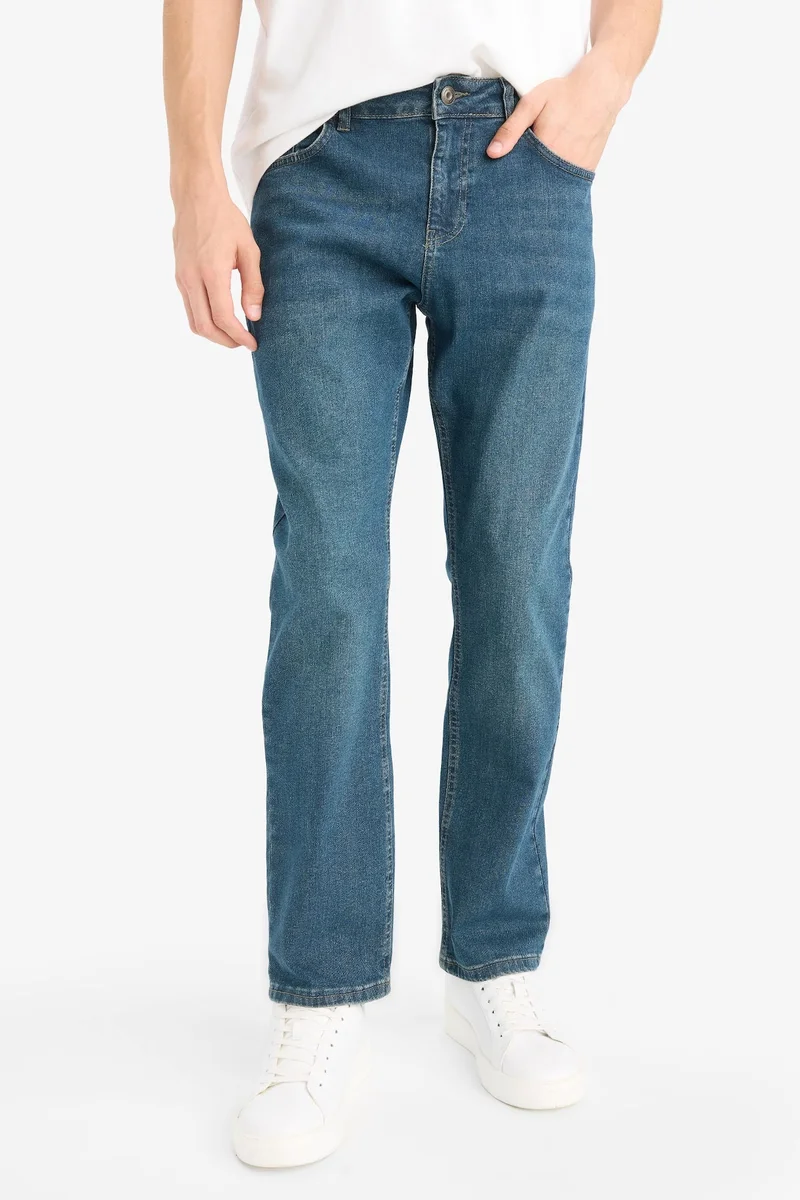 Defacto  Sergio Regular Fit Regular Waist Straight Leg Jeans for Men | Best Price UAE