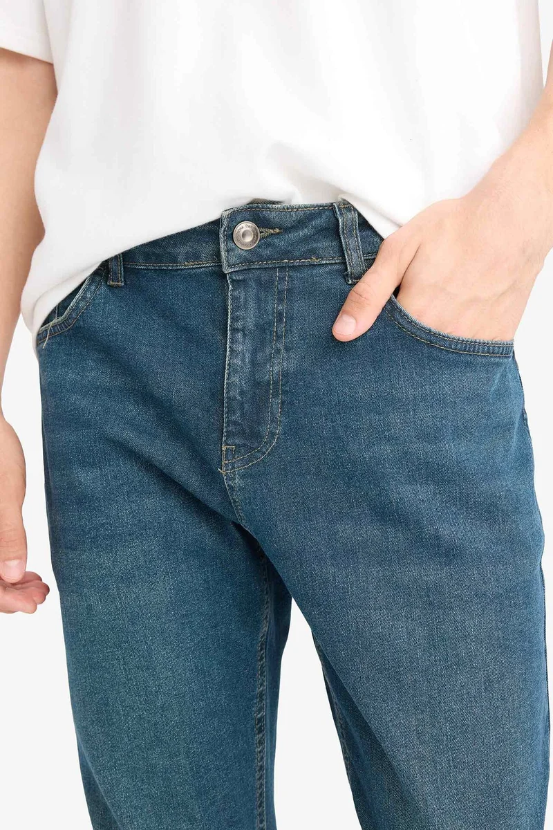 Defacto  Sergio Regular Fit Regular Waist Straight Leg Jeans for Men | Best Price UAE