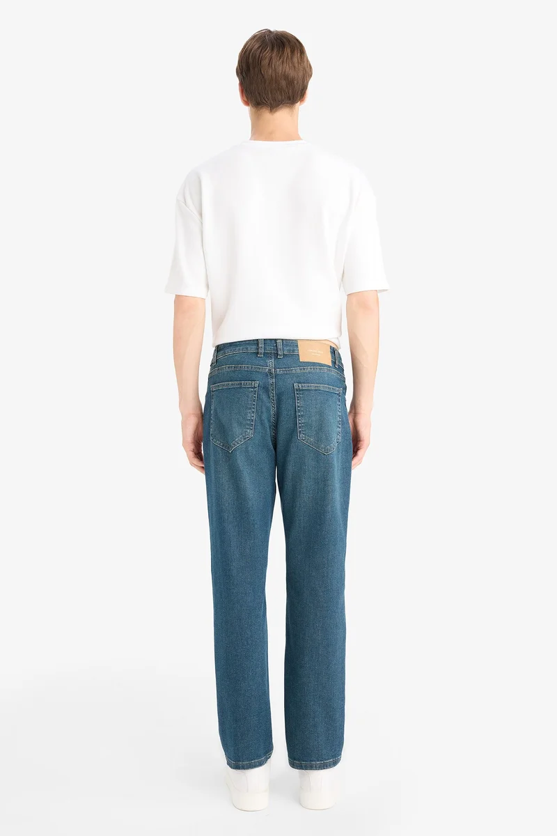 Defacto  Sergio Regular Fit Regular Waist Straight Leg Jeans for Men | Best Price UAE