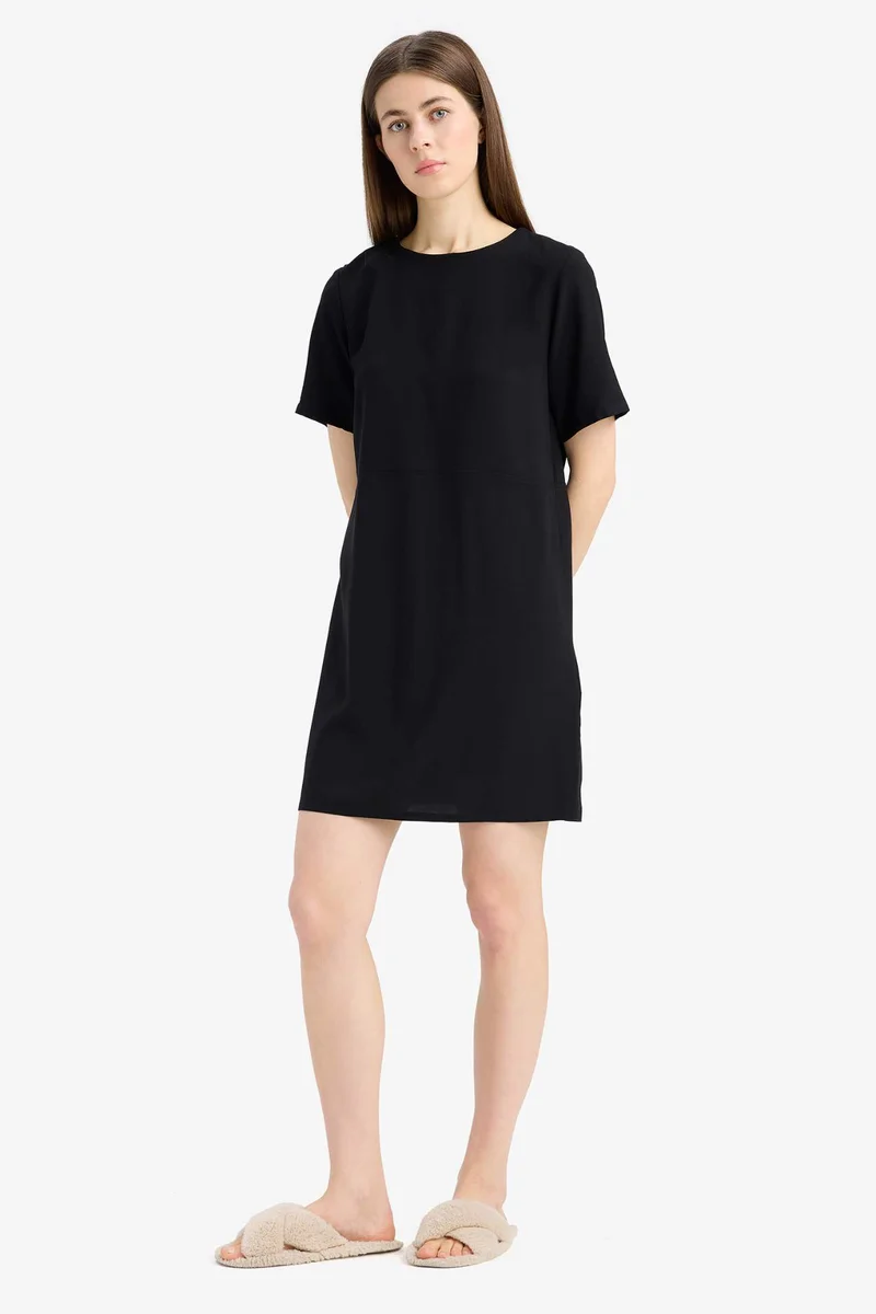 ديفاكتو Crew Neck Short Sleeve Basic Mini Dress