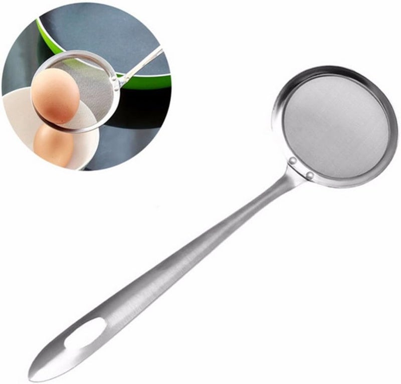 ويوبلز مصفاة طعام ممتازة من الفولاذ المقاوم للصدأ بشبكة دقيقة، مزودة بمقبض طويل على شكل ملعقة وخطاف للتعليق، تستخدم لغربلة الدقيق، وغسل الخضراوات، وجلب الشاي، وتصفية العصير أو القهوة (قطعة واحدة). - Image 3