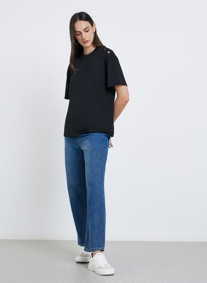 Styli Black Oversized T-Shirt with Button Detail - Image 2