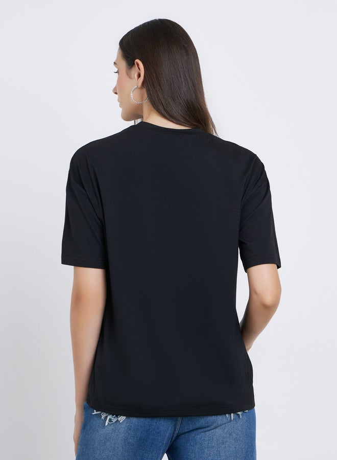 Styli Black Oversized T-Shirt with Button Detail - Image 4