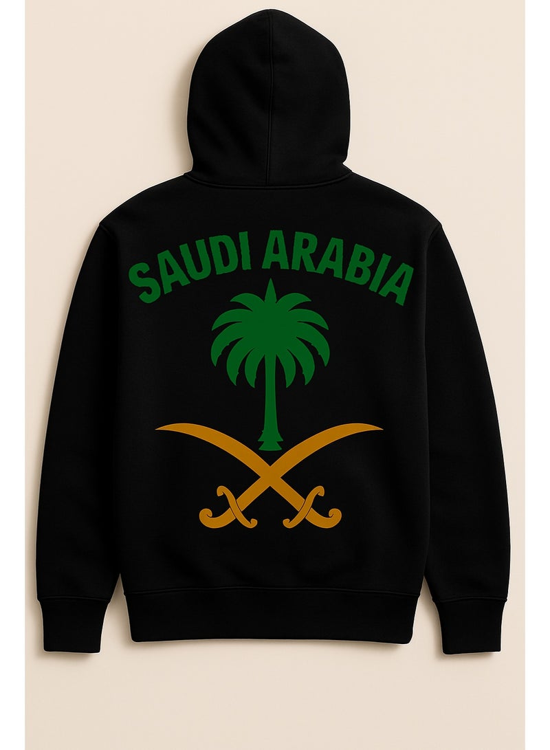 كنزة بغطاء للرأس رجالية وطنية من اتش اف ايه، .مصنوعة من مزيج قطني ناعم ومريحة للغاية. يتوفر هذا السويت شيرت بخمسة مقاسات وثلاثة ألوان كلاسيكية هي الأبيض، الأسود، والعنابي، مما يجعله قطعة مثالية للتعبير عن فخرك الوطني بأناقة