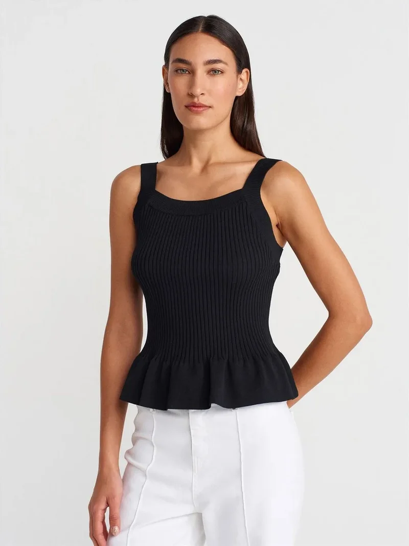 ديلفين Dilvin Fitted Ribbed Sleeveless Square-Neck Blouse