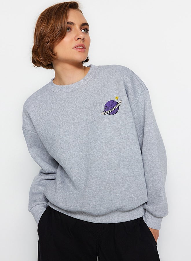 trendyol Gray Melange Fleece Inside Printed Regular/Normal Fit Knitted Sweatshirt TWOAW24SW00175  - Image 2