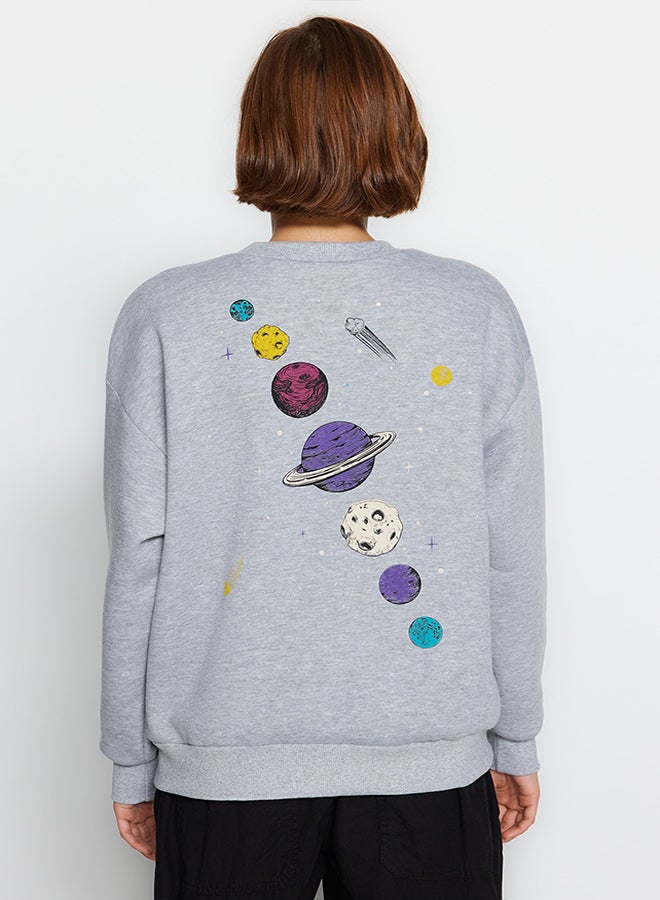 trendyol Gray Melange Fleece Inside Printed Regular/Normal Fit Knitted Sweatshirt TWOAW24SW00175  - Image 4