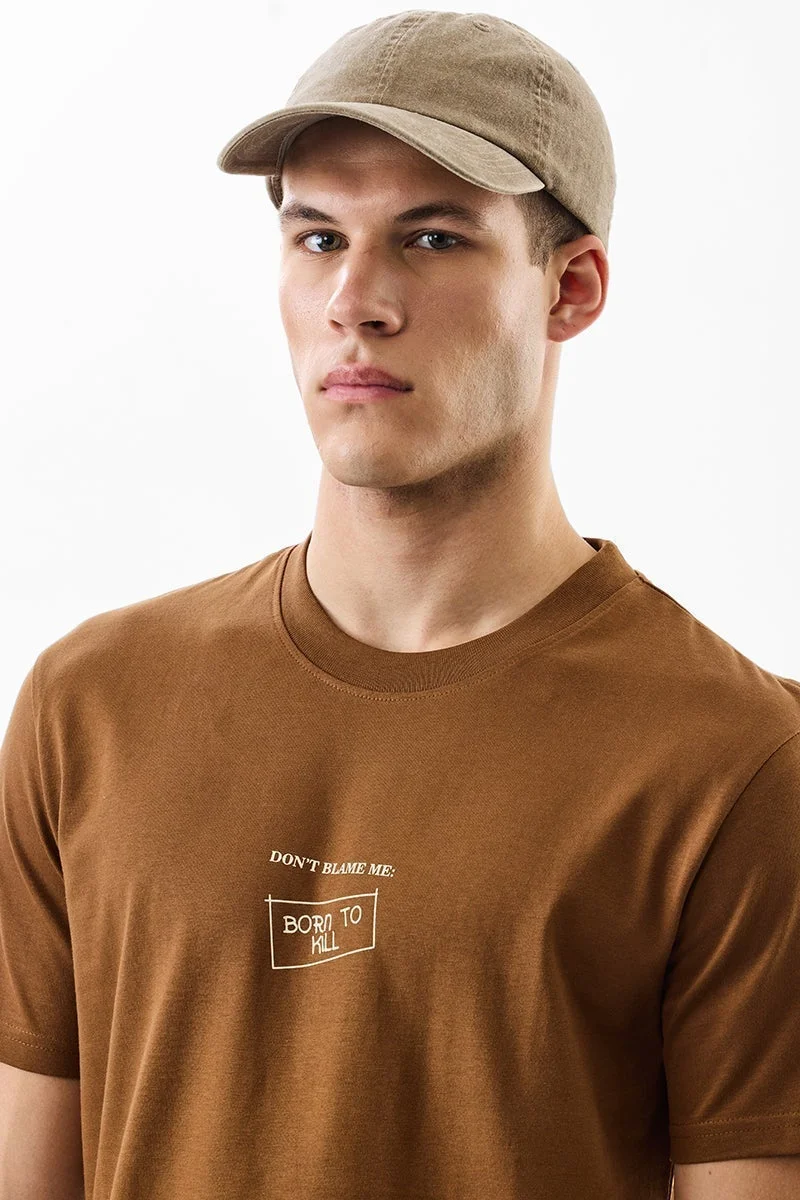 سنيتش تيشيرت قطن طبيعي بقصة ضيقة بلون بني