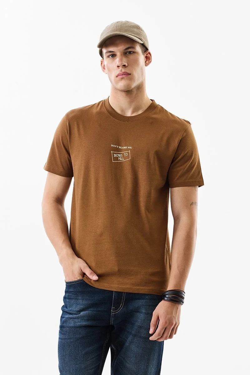 سنيتش تيشيرت قطن طبيعي بقصة ضيقة بلون بني