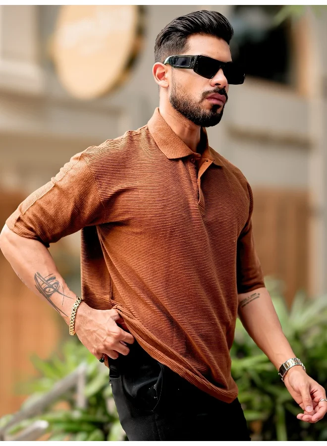 مانياك تيشيرت رجالي برقبة بولو وأكمام ثلاثة أرباع من قماش الكوردروي البني