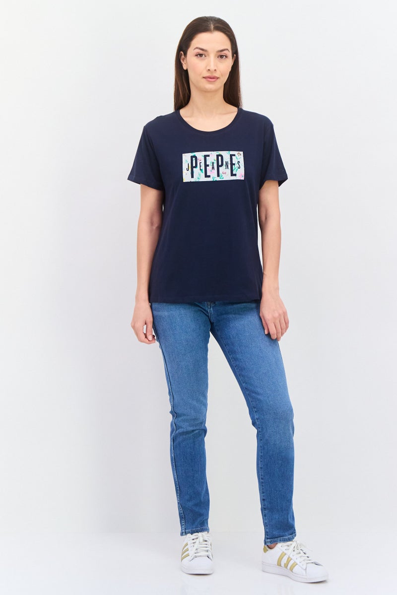 Pepe Jeans تي شيرت جرافيك قصير الأكمام للنساء بياقة دائرية، مجموعة بحرية - Image 4