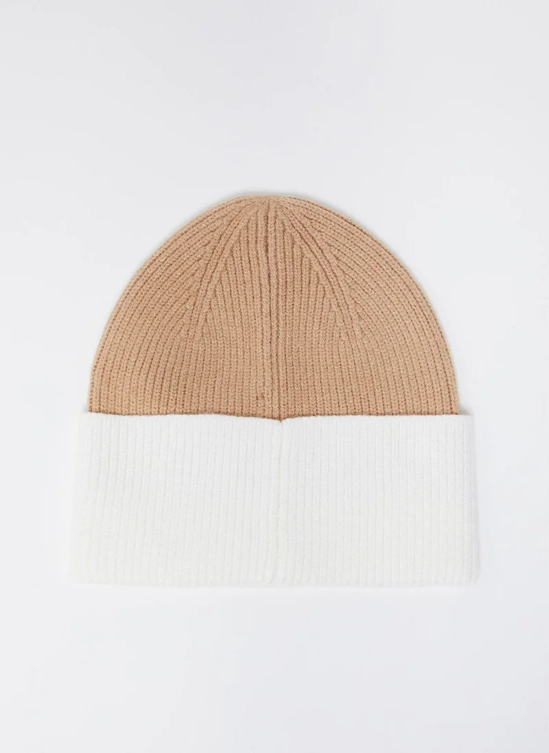 ليو جو قبعة بشعار وزخارف