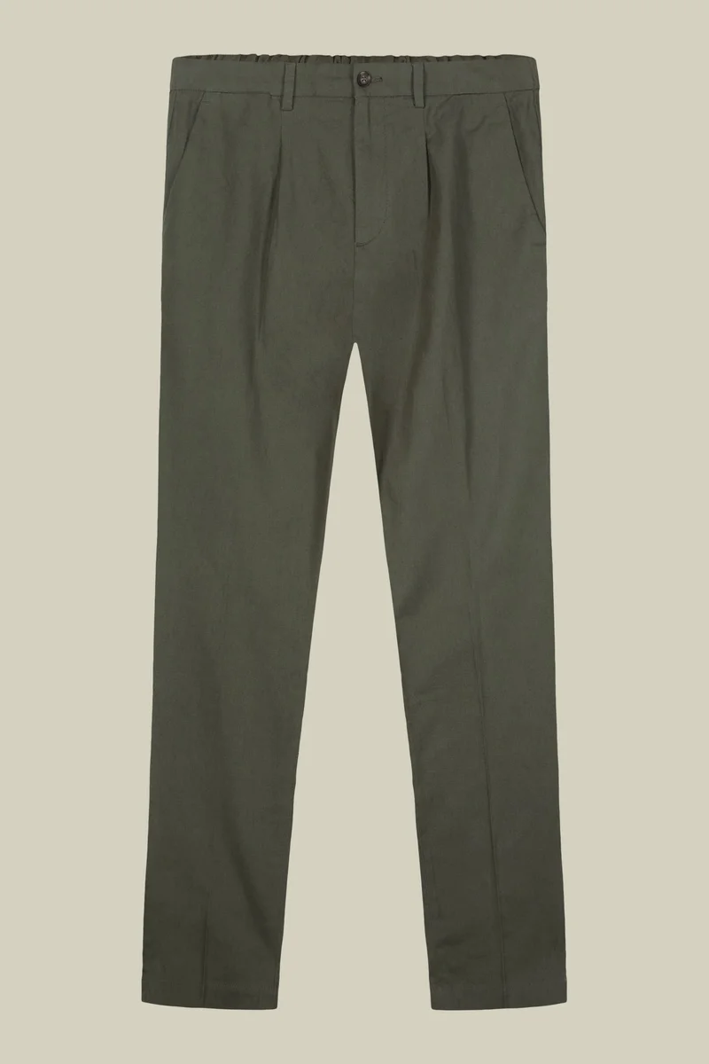 Men's trousers with two small pleats and elastane in the back waistband - Green
